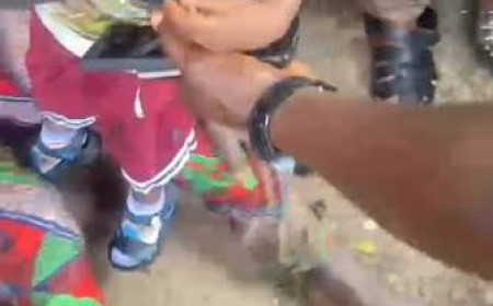 A man caught trying to steal a baby at Ringroad, Benin City, Edo State.